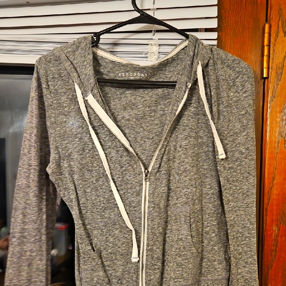 Size large fits more like a medium lightwieght